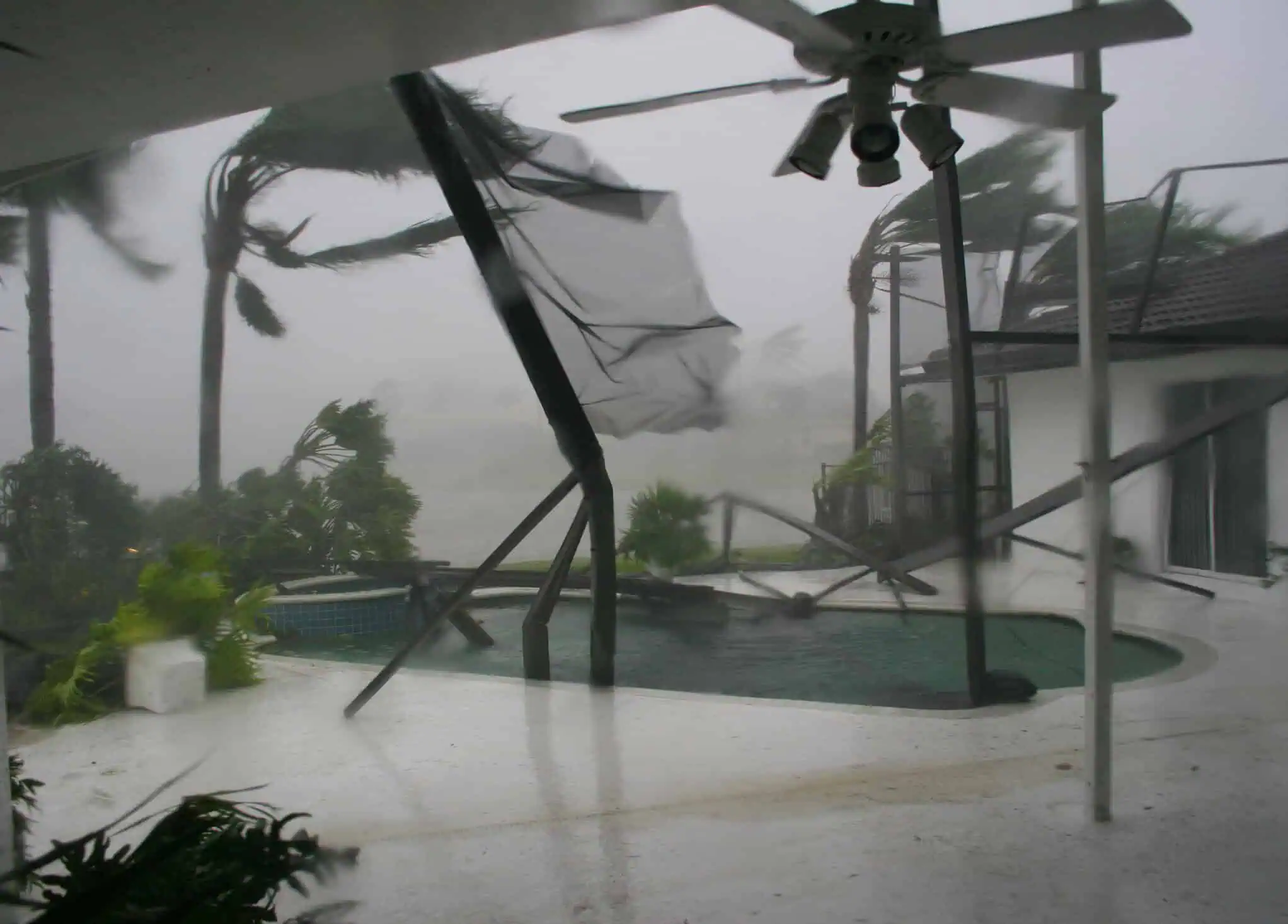 tropical storm in florida_080525 - Weather Florida: Violent spring storm lashes Sebring homes