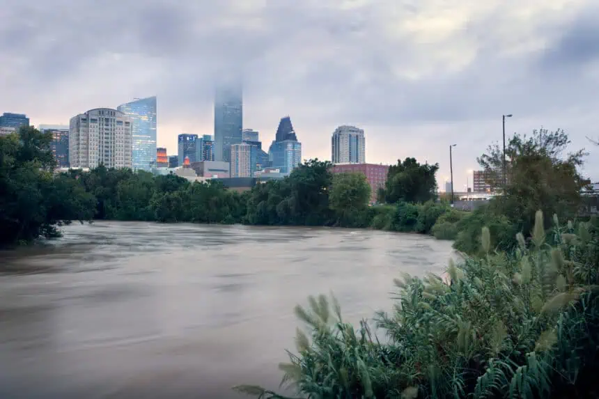 Texas Tropical rain-1807 - Weather Texas: Tropical rain returns to East Texas tonight